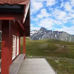 Apartment Main Floor In The Lyngen Alps, Whole House Rentable *