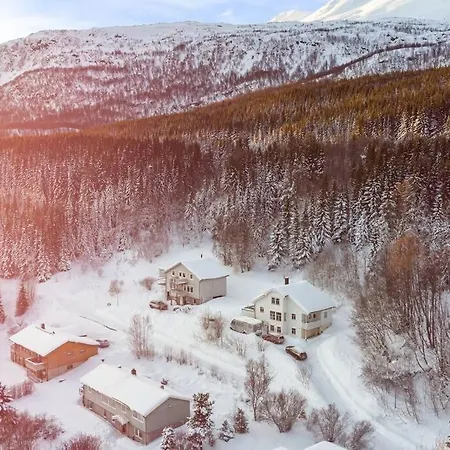 Main Floor, Lyngen Alps, Sauna Included Apartman *