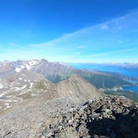 شقة Main Floor In The Lyngen Alps, Whole House Rentable