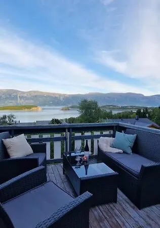 Apartman Main Floor, Lyngen Alps, Sauna Included Lyngseidet
