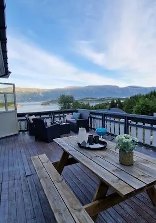 Main Floor, Lyngen Alps, Sauna Included * Lyngseidet