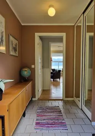 Main Floor, Lyngen Alps, Sauna Included דירה *