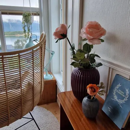 Main Floor, Lyngen Alps, Sauna Included * Lyngseidet