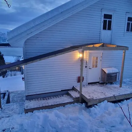 Main Floor, Lyngen Alps, Sauna Included Lyngseidet