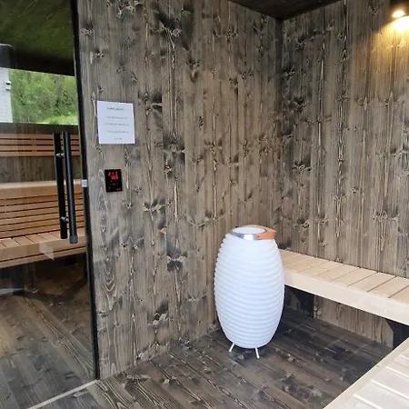 Main Floor, Lyngen Alps, Sauna Included Lyngseidet
