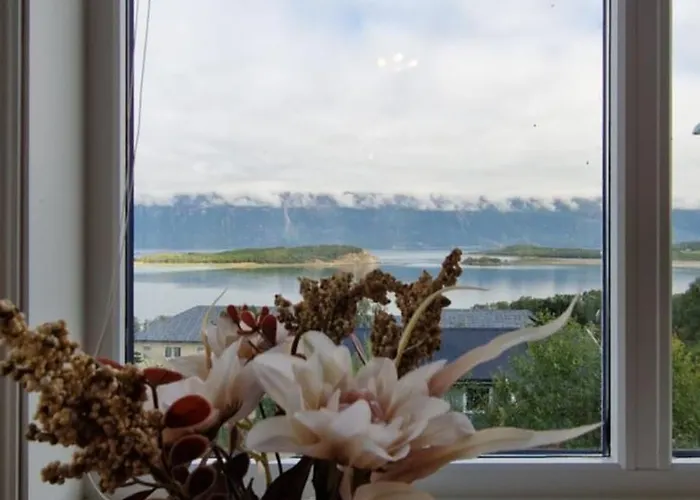 Main Floor In The Lyngen Alps, Whole House Rentable Appartamento