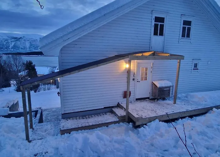 Main Floor In The Lyngen Alps, Whole House Rentable Lyngseidet