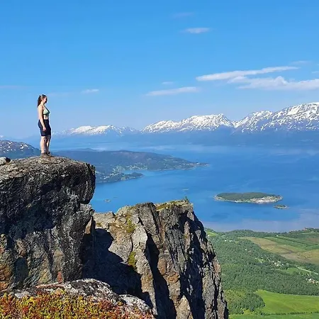 Апартаменты Main Floor, Lyngen Alps, Sauna Included